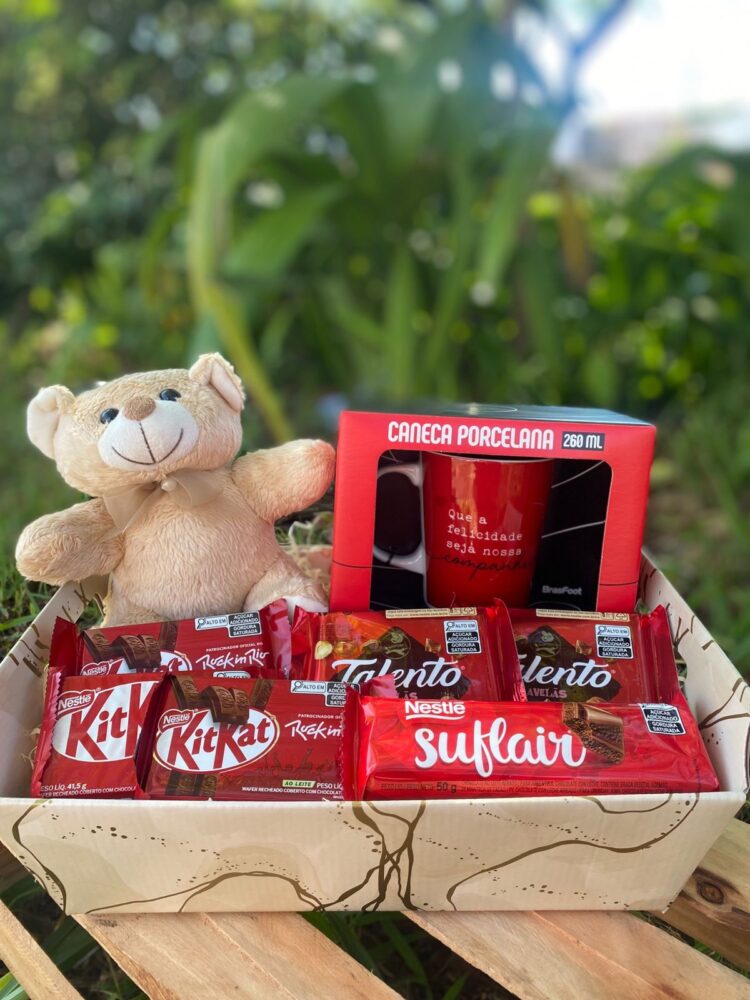 Cesta chocolate com urso