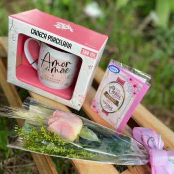 Rosa enfeitada caneca mãe